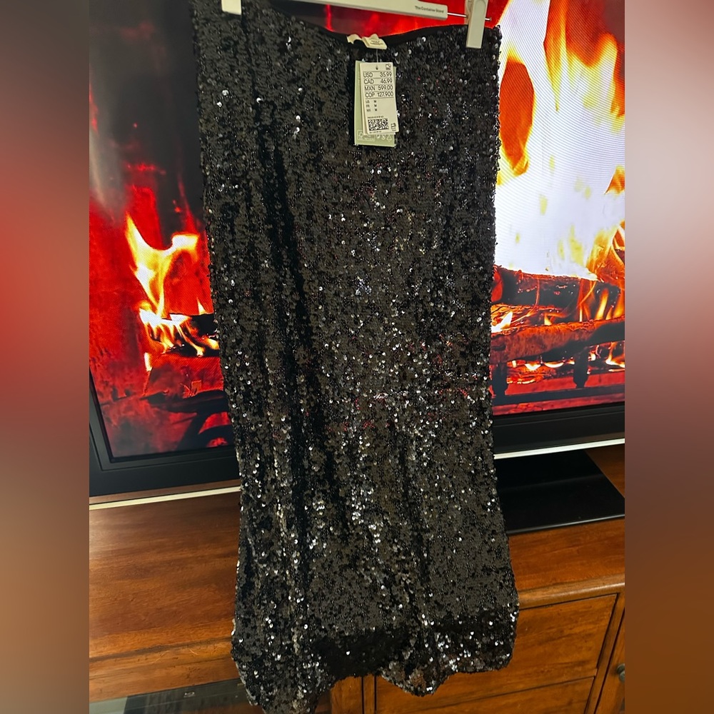 Sequined skirt , medium with tags . Brand new .